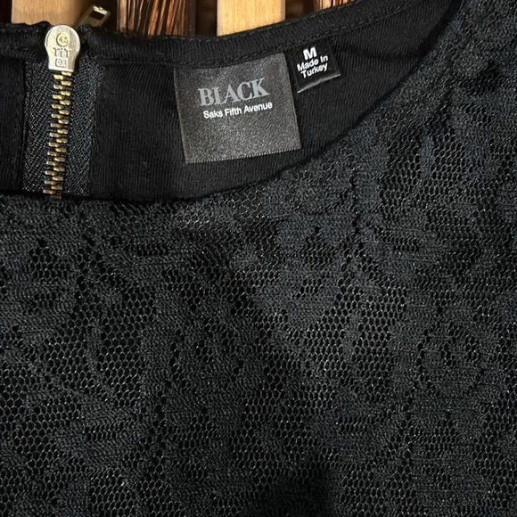 NWOT Saks Fifth Avenue Black Label Lace top - Size Medium - Picture 2 of 6